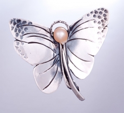 Motyl Z Perłą